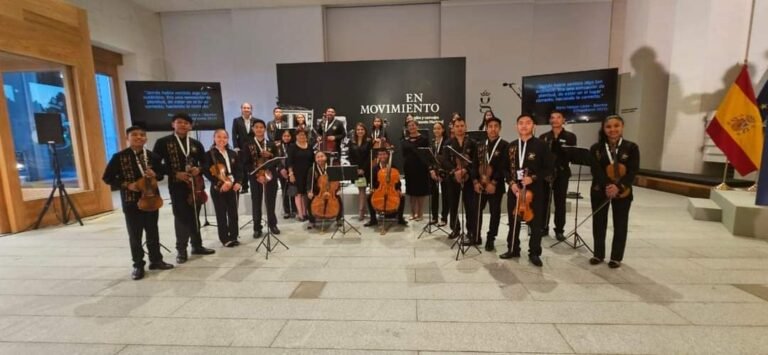 La Orquesta de Santa Ana de Velasco brilla y cautiva en su gira por Europa