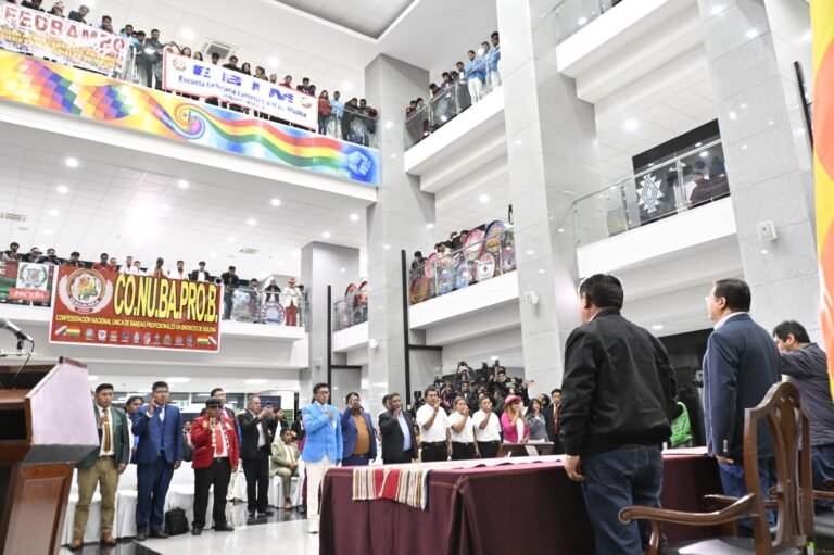 Presidente Arce participó del acto de posesión del Directorio Nacional de Músicos Profesionales en Bronce