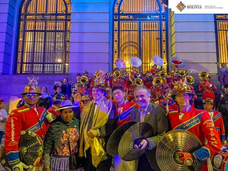 La comunidad boliviana en Argentina celebró el Día de la Descolonización con actividades culturales