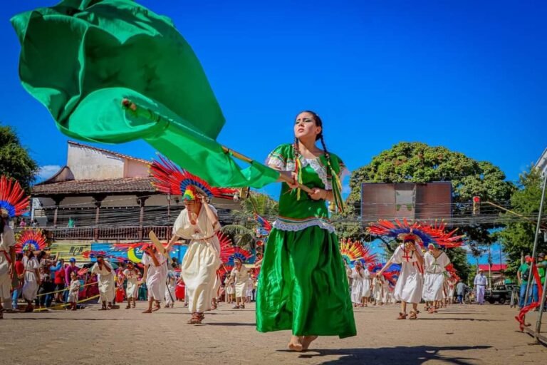 ESTE VIERNES 24 DE MAYO COMIENZA LA CHOPE PIESTA SANTÍSIMA TRINIDAD CON LA GRAN ENTRADA FOLKLÓRICA ESTUDIANTIL