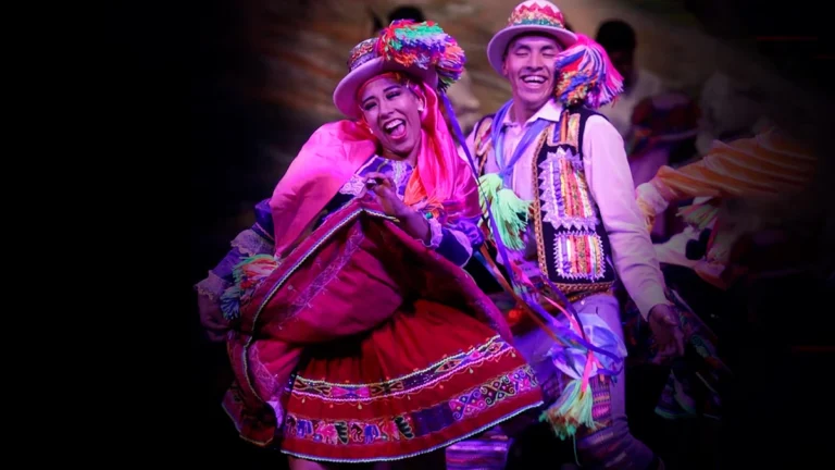 DESAPROVECHAN EL “DÍA MUNDIAL DEL FOLKLORE” PARA DEFENDER LAS DANZAS BOLIVIANAS