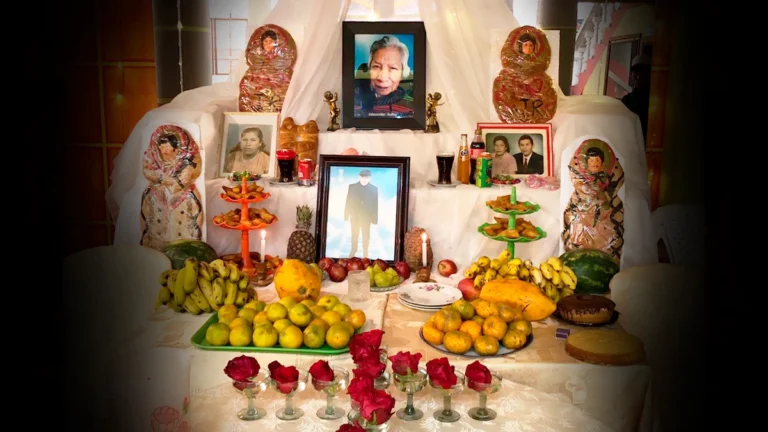 CONOZCA LOS “TURCOS POTOSINOS” EN UN ALTAR DE TODOS SANTOS EN BAJO TACAGUA—LA PAZ