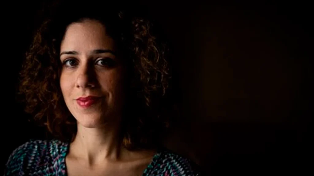 ESPAÑA Y ARGENTINA CORONAN POESÍA DE EMMA VILLAZÓN CON TESIS UNIVERSITARIAS